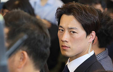 Vệ sỹ điển trai như tài tử của Tổng thống Hàn Quốc